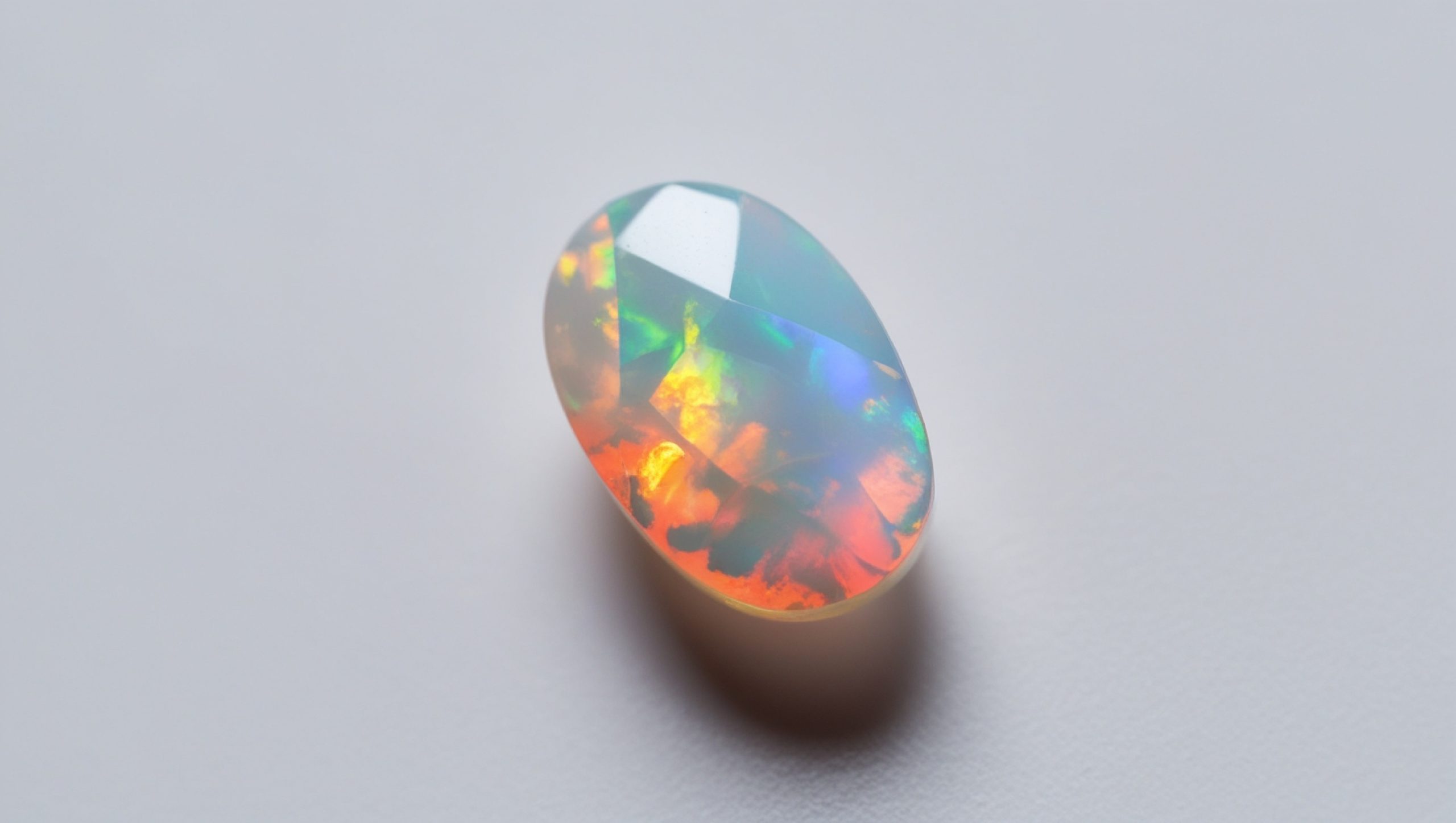 Macro,Shot,Of,An,Ethiopian,Opal,Loose,Gemstone,On,An